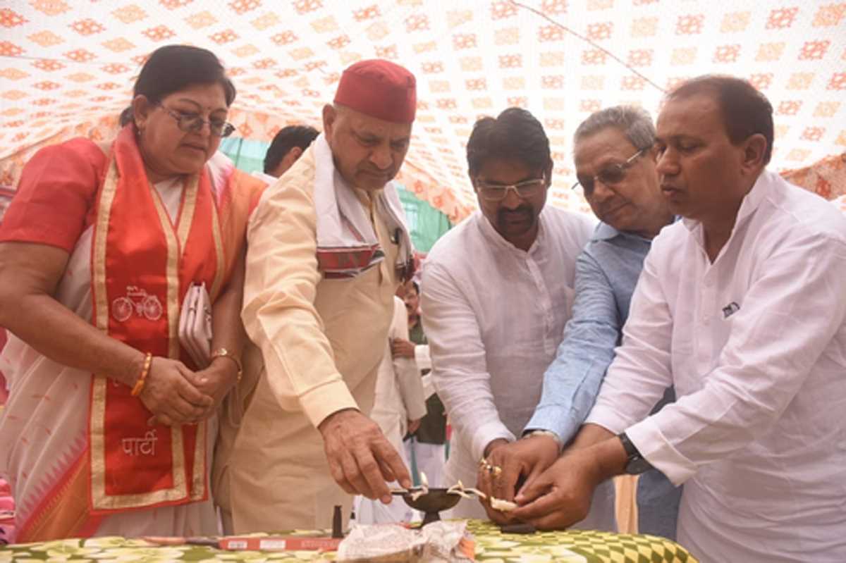 भाजपा सरकार किसानों की कर रही उपेक्षा : नरेश उत्तम भाजपा सरकार किसानों की कर रही उपेक्षा : नरेश उत्तम